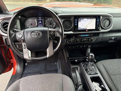 Used 2016 Toyota Tacoma TRD Sport image 18