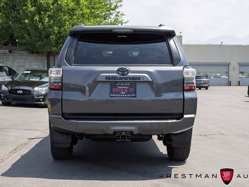 Used 2022 Toyota 4Runner SR5 Premium w/ Moonroof Package AWD/4WD image 18