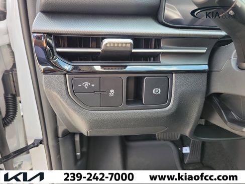 New 2026 Kia Sportage LX w/ LX Convenience Package FWD image 22