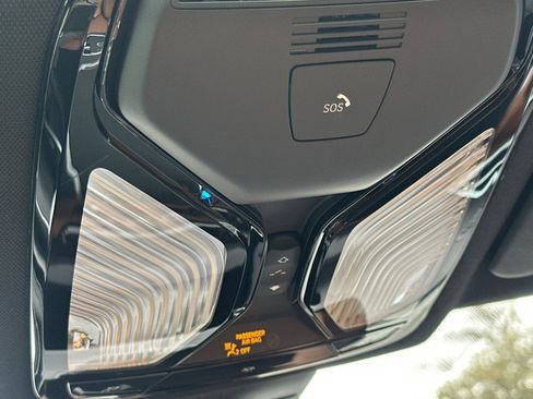 Used 2025 BMW 330i Sedan w/ Premium Package image 22