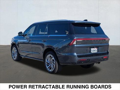 Used 2025 Lincoln Navigator Reserve image 3
