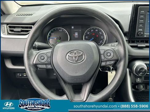 Used 2021 Toyota RAV4 LE AWD/4WD image 16