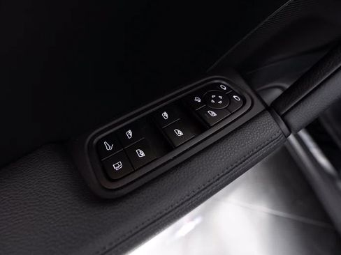 Certified 2025 Porsche Cayenne S AWD/4WD image 24