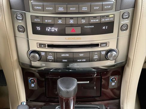 Used 2011 Lexus LX 570 4WD w/ Luxury Pkg image 27