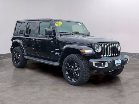 Used 2023 Jeep Wrangler Unlimited Sahara w/ Cold Weather Group AWD/4WD image 3