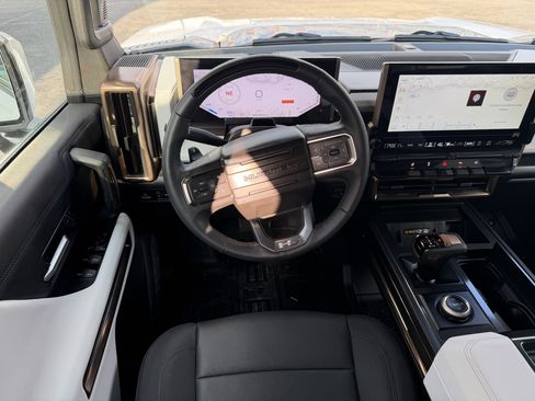 Used 2025 GMC Hummer EV 2X w/ LPO, Cargo Utility Package image 17