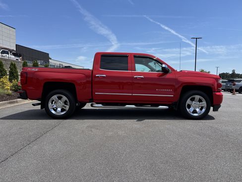 Used 2017 Chevrolet Silverado 1500 LTZ Z71 w/ LTZ Plus Package AWD/4WD image 11