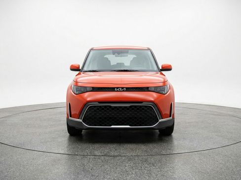 Used 2025 Kia Soul LX w/ LX Technology Package image 2