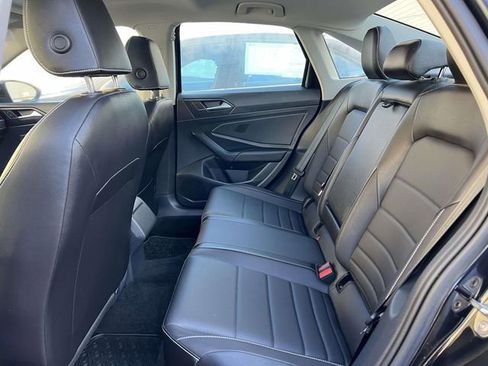 Certified 2023 Volkswagen Jetta SE w/ Panoramic Sunroof Package FWD image 13