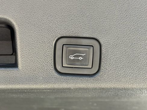 Used 2025 Chevrolet Traverse LT AWD/4WD image 31