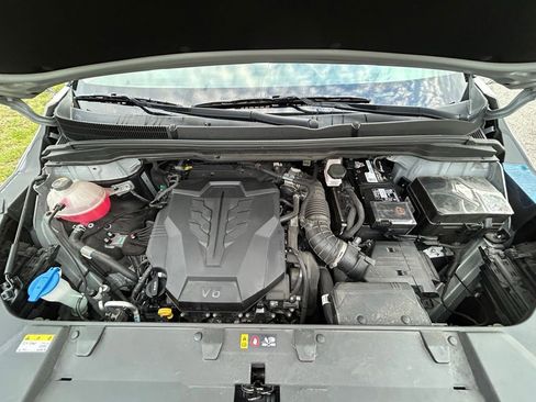 Used 2023 Kia Carnival LX FWD image 12