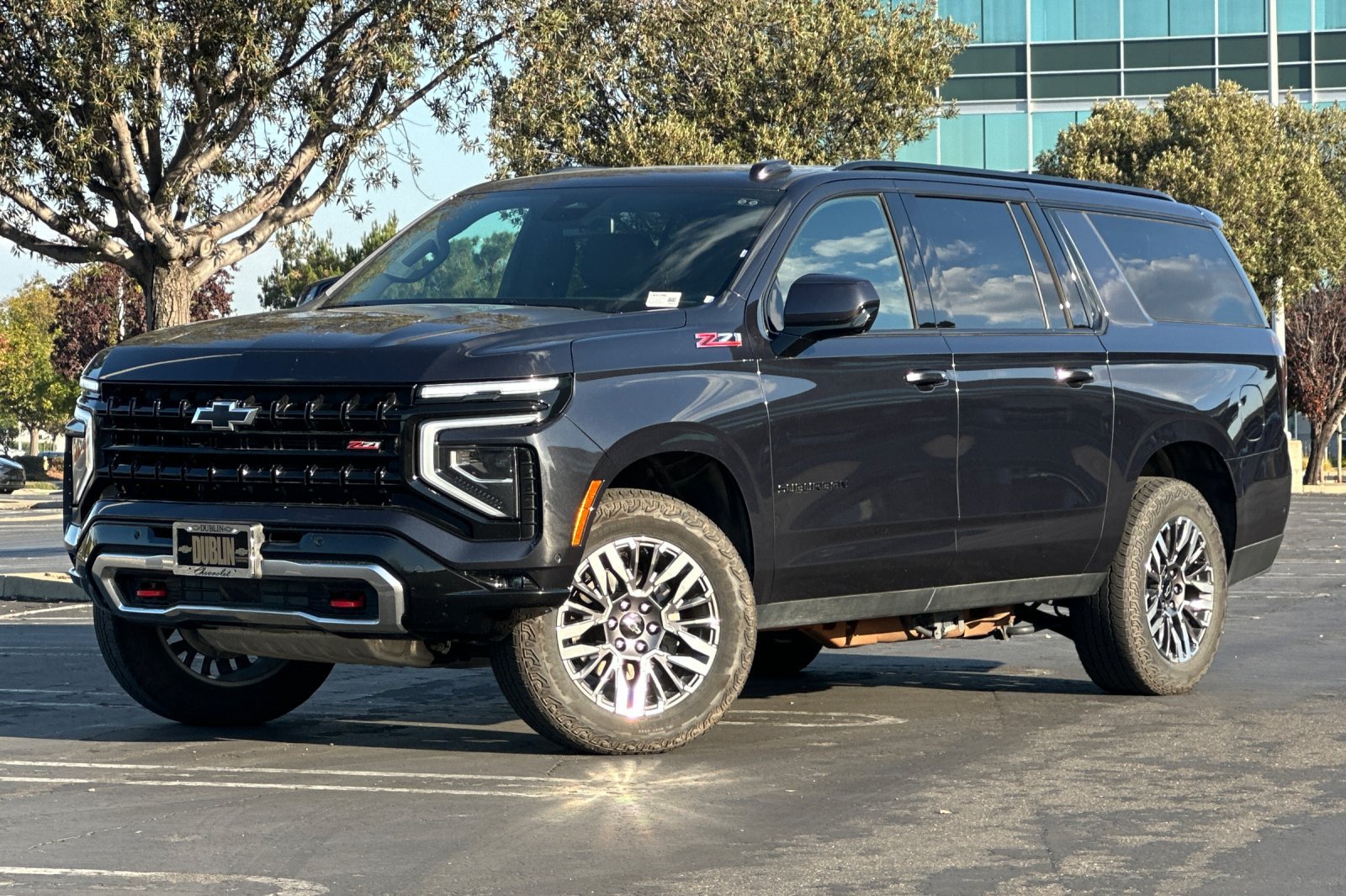 Used 2025 Chevrolet Suburban Z71 AWD/4WD image 8