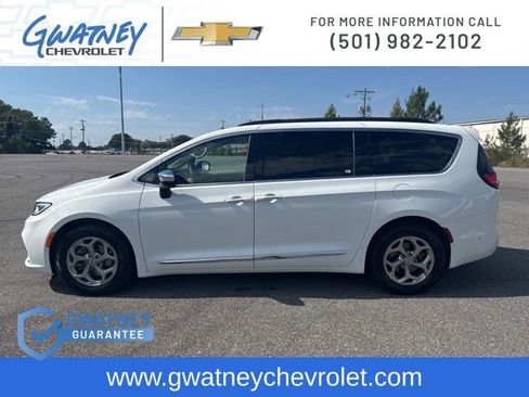 Used 2023 Chrysler Pacifica Limited image 8