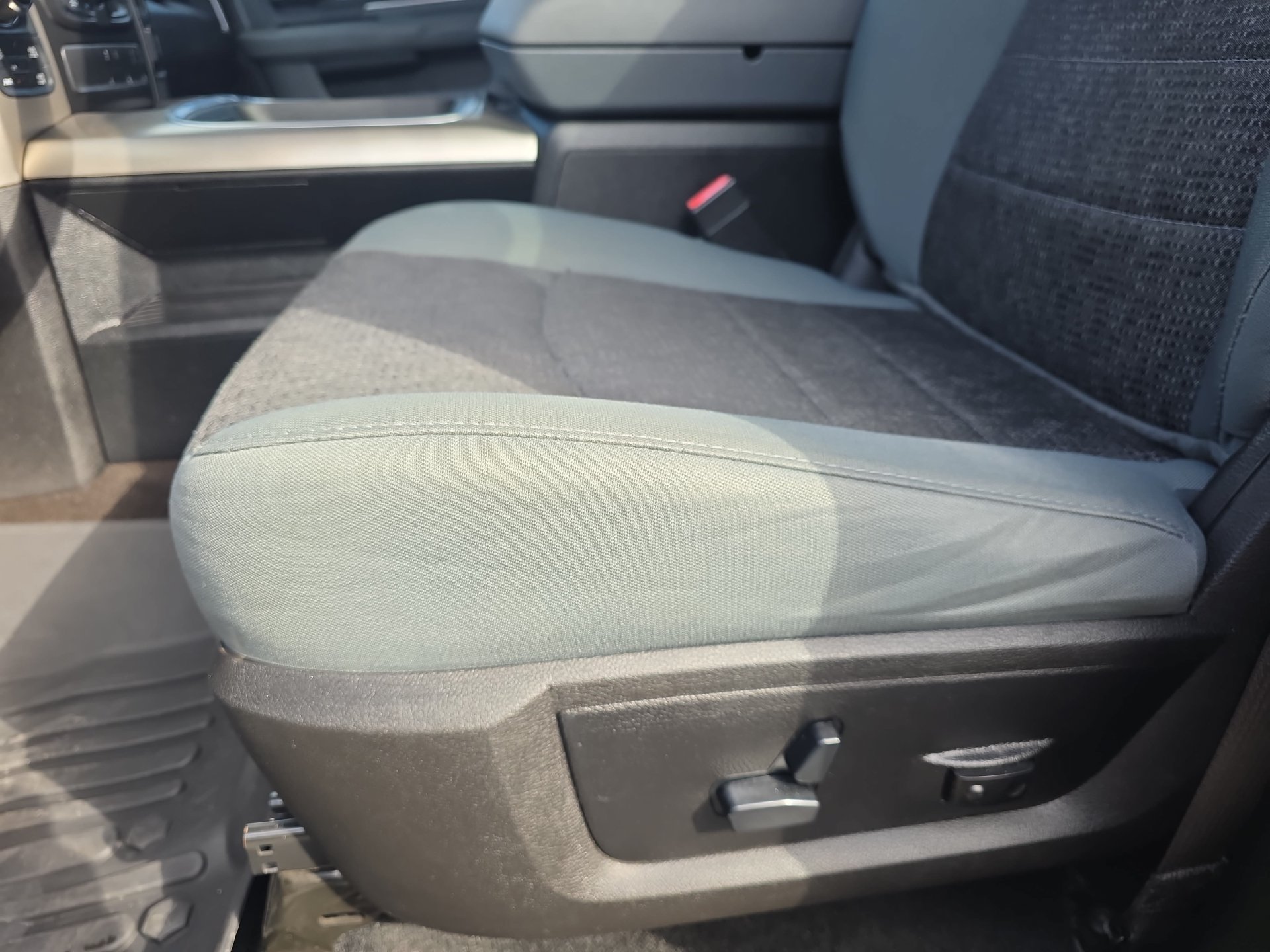 Used 2019 RAM 1500 Big Horn AWD/4WD image 26