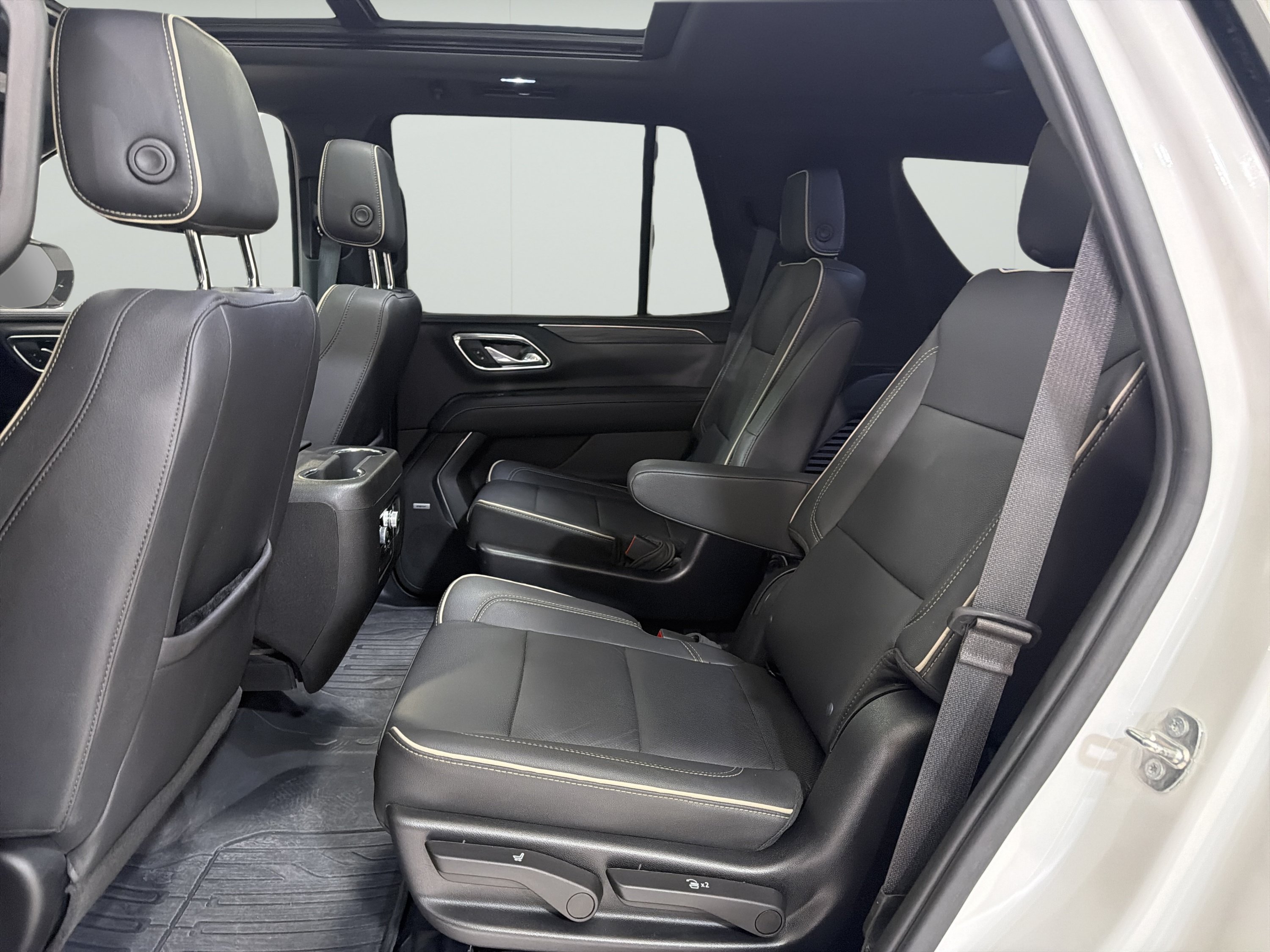 Used 2023 GMC Yukon SLT w/ SLT Premium Package AWD/4WD image 10