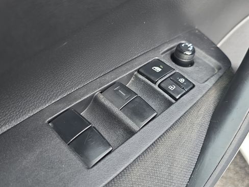 Used 2022 Toyota Corolla LE image 17