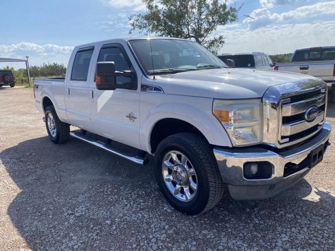 Used 2013 Ford F250 Lariat w/ Lariat Interior Pkg image 2