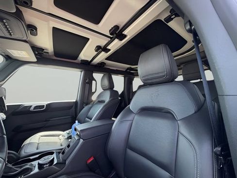 Used 2025 Ford Bronco Badlands AWD/4WD image 12