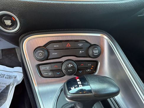 Used 2018 Dodge Challenger SXT RWD image 29