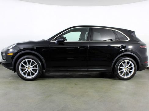 Certified 2023 Porsche Cayenne AWD/4WD image 2