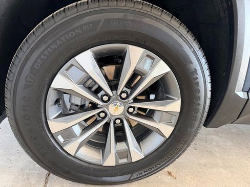 Used 2025 Chevrolet Equinox LT w/ Convenience Package II image 12