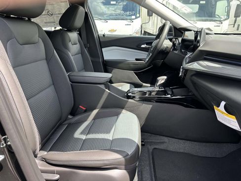 New 2026 Chevrolet Trax LT w/ Driver Confidence Package FWD image 25