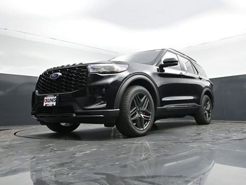 Used 2025 Ford Explorer ST-Line w/ ST-Line Street Pack AWD/4WD image 53