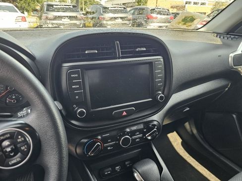 Used 2022 Kia Soul LX FWD image 25