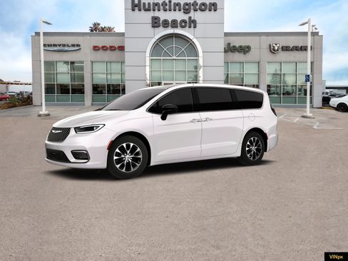 New 2026 Chrysler Pacifica Select image 2