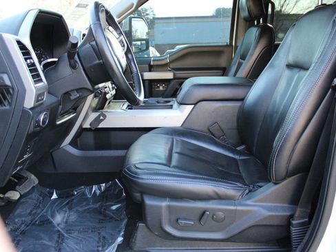 Used 2020 Ford F250 Lariat w/ Chrome Package image 11