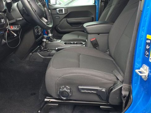 Used 2023 Jeep Wrangler Unlimited w/ Cold Weather Group image 5