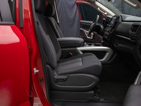 Used 2024 Nissan Titan SV w/ SV Convenience Package image 16