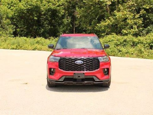 Used 2025 Ford Explorer ST AWD/4WD image 2