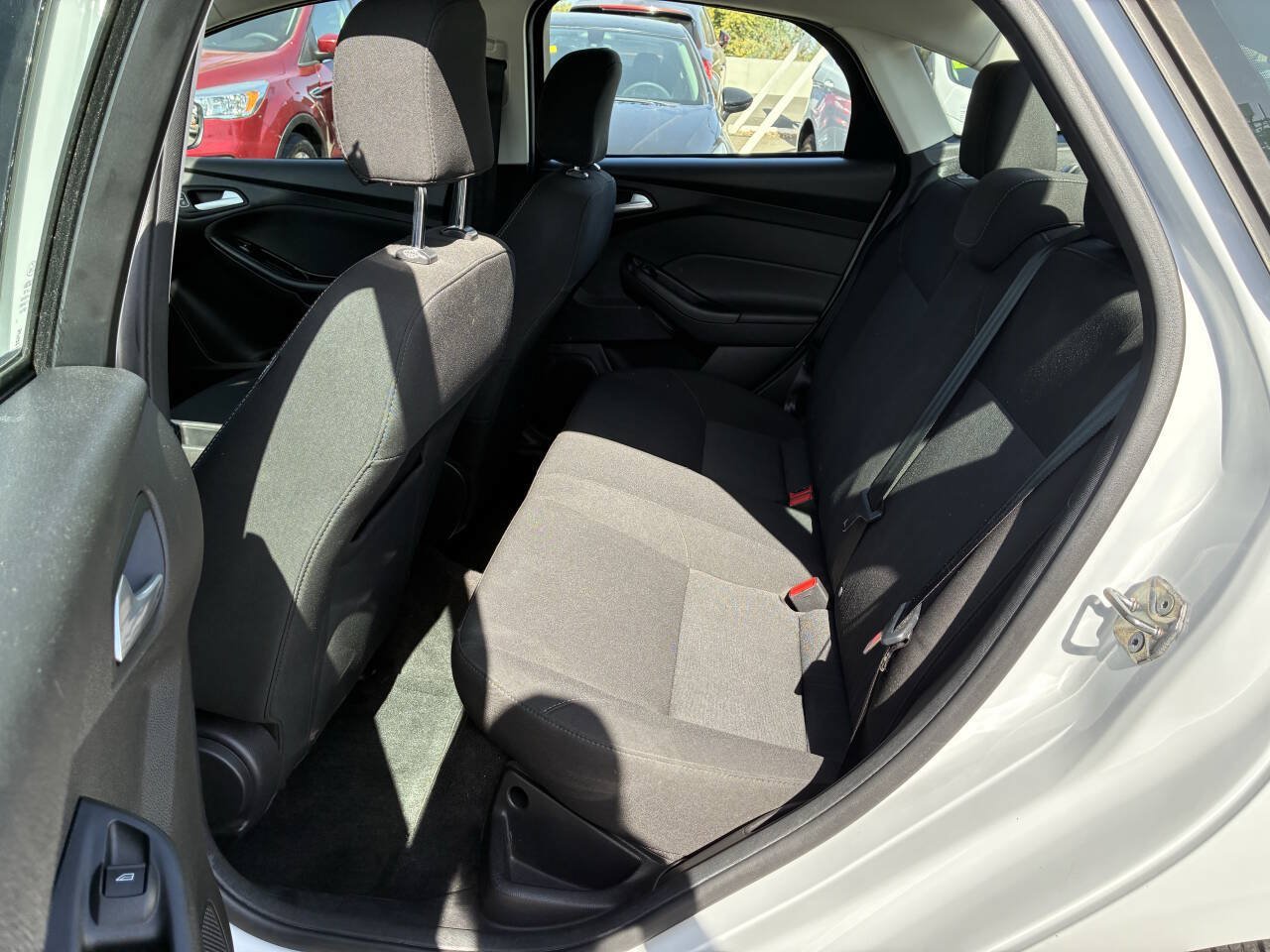 Used 2017 Ford Focus SE FWD image 4