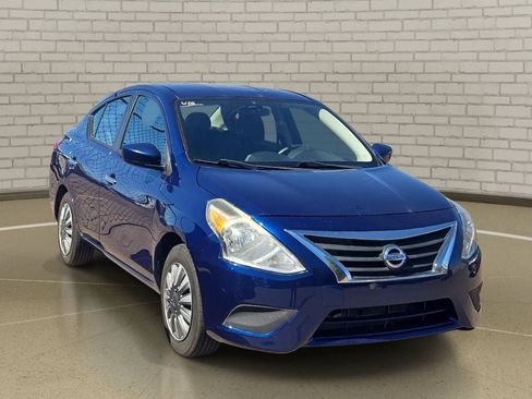 Used 2019 Nissan Versa SV FWD image 3