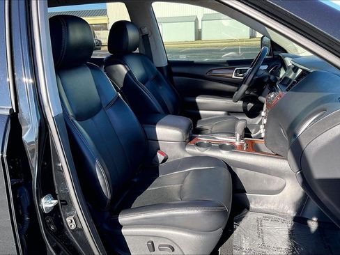 Used 2018 Nissan Pathfinder Platinum w/ Cargo Package image 8