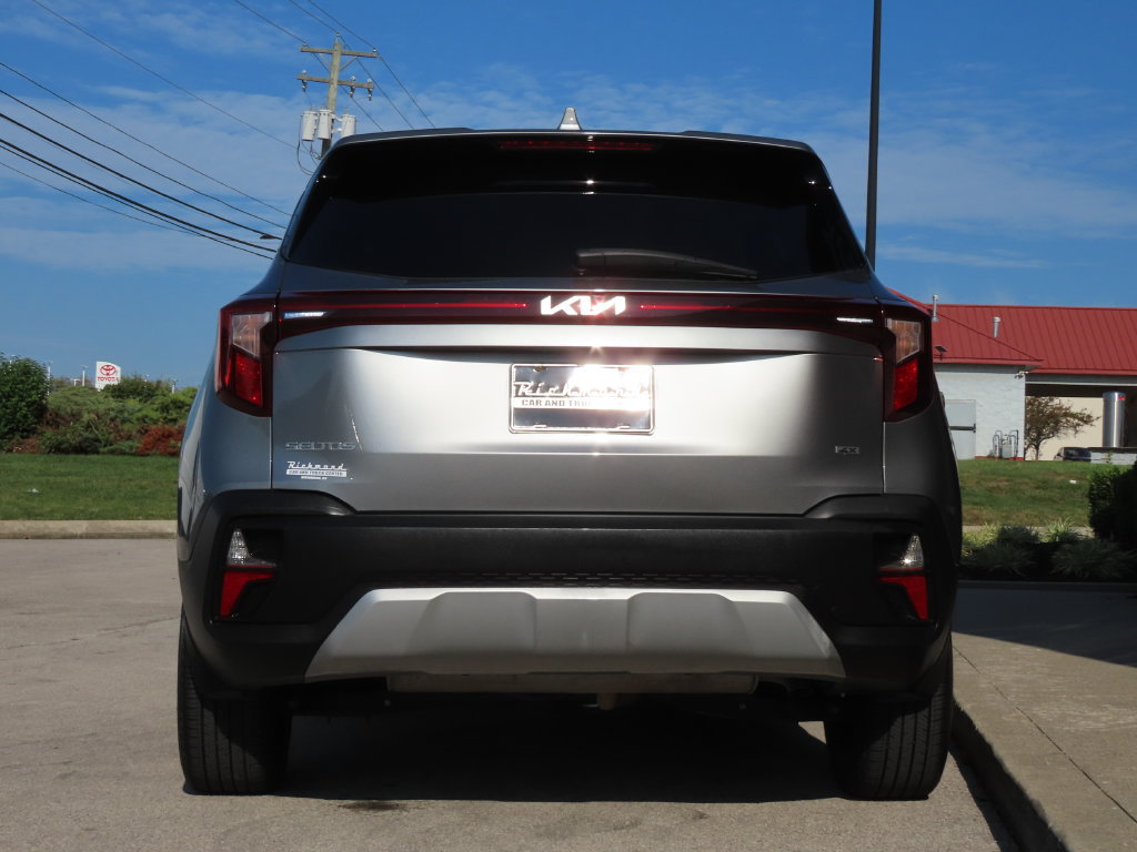 Used 2024 Kia Seltos LX AWD/4WD image 12