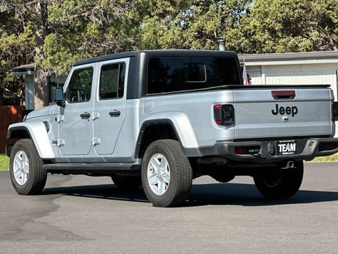 Used 2023 Jeep Gladiator Sport AWD/4WD image 6
