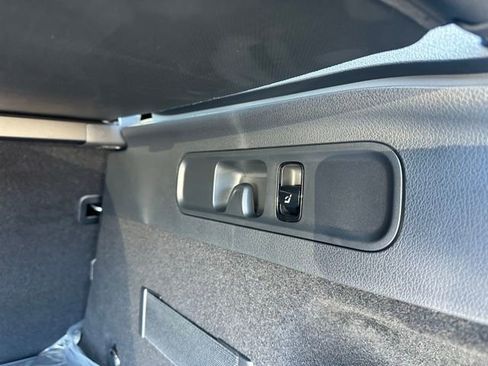 Used 2026 Mercedes-Benz GLC 300 4MATIC image 38