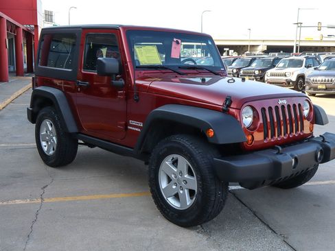 Used 2013 Jeep Wrangler Sport AWD/4WD image 4