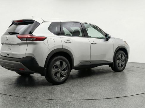 Used 2025 Nissan Rogue SV image 9