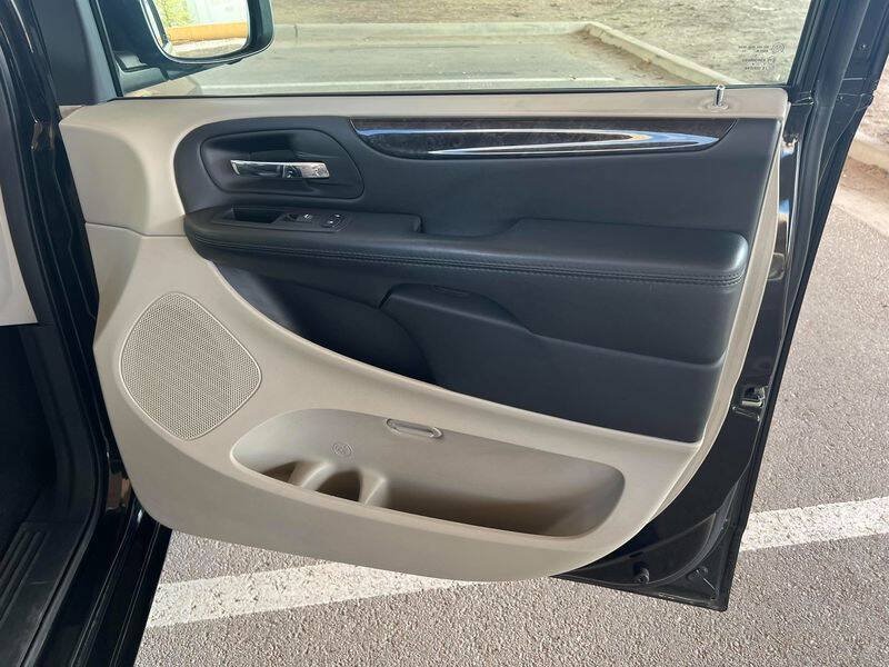 Used 2018 Dodge Grand Caravan SE w/ UConnect Hands-Free Group FWD image 31