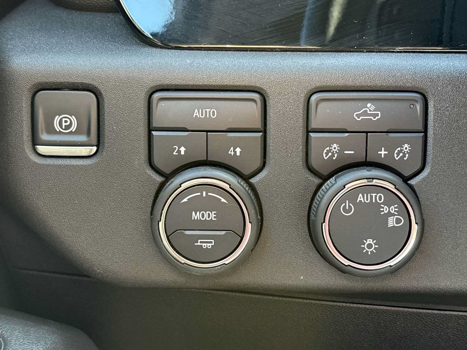 Used 2025 Chevrolet Silverado 1500 LT AWD/4WD image 34