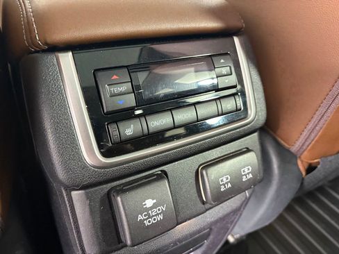 Used 2022 Subaru Ascent Touring AWD/4WD image 30