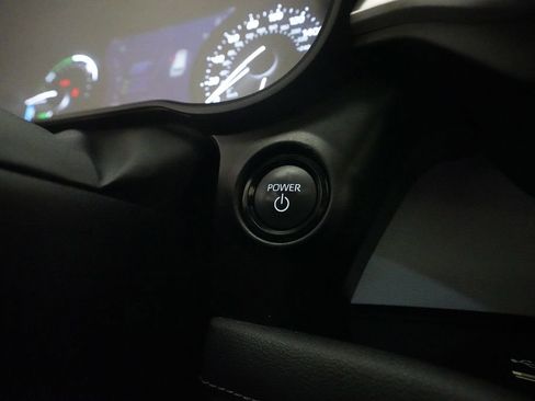 Used 2025 Toyota Sienna XLE FWD image 32