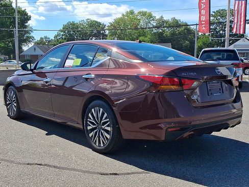 Used 2024 Nissan Altima 2.5 SV FWD image 4