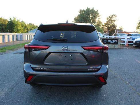 Used 2021 Toyota Highlander XLE AWD/4WD image 6