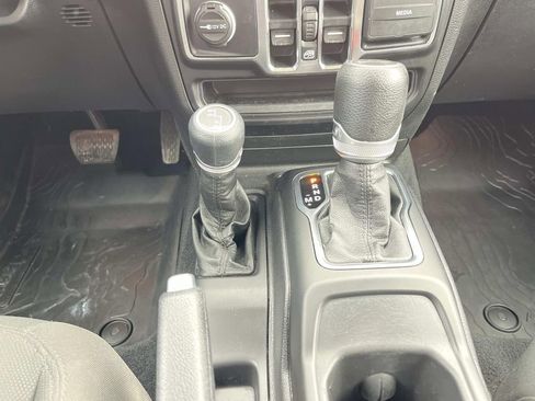 Used 2020 Jeep Wrangler Unlimited Sport image 16