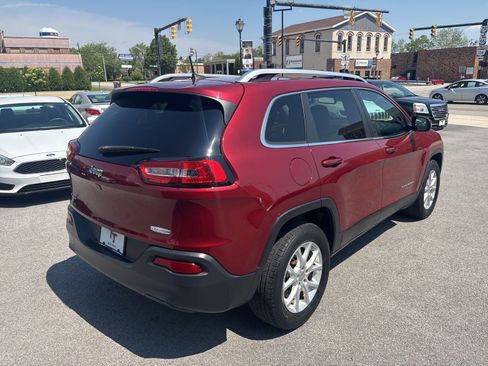 Used 2016 Jeep Cherokee Latitude w/ Cold Weather Group AWD/4WD image 5