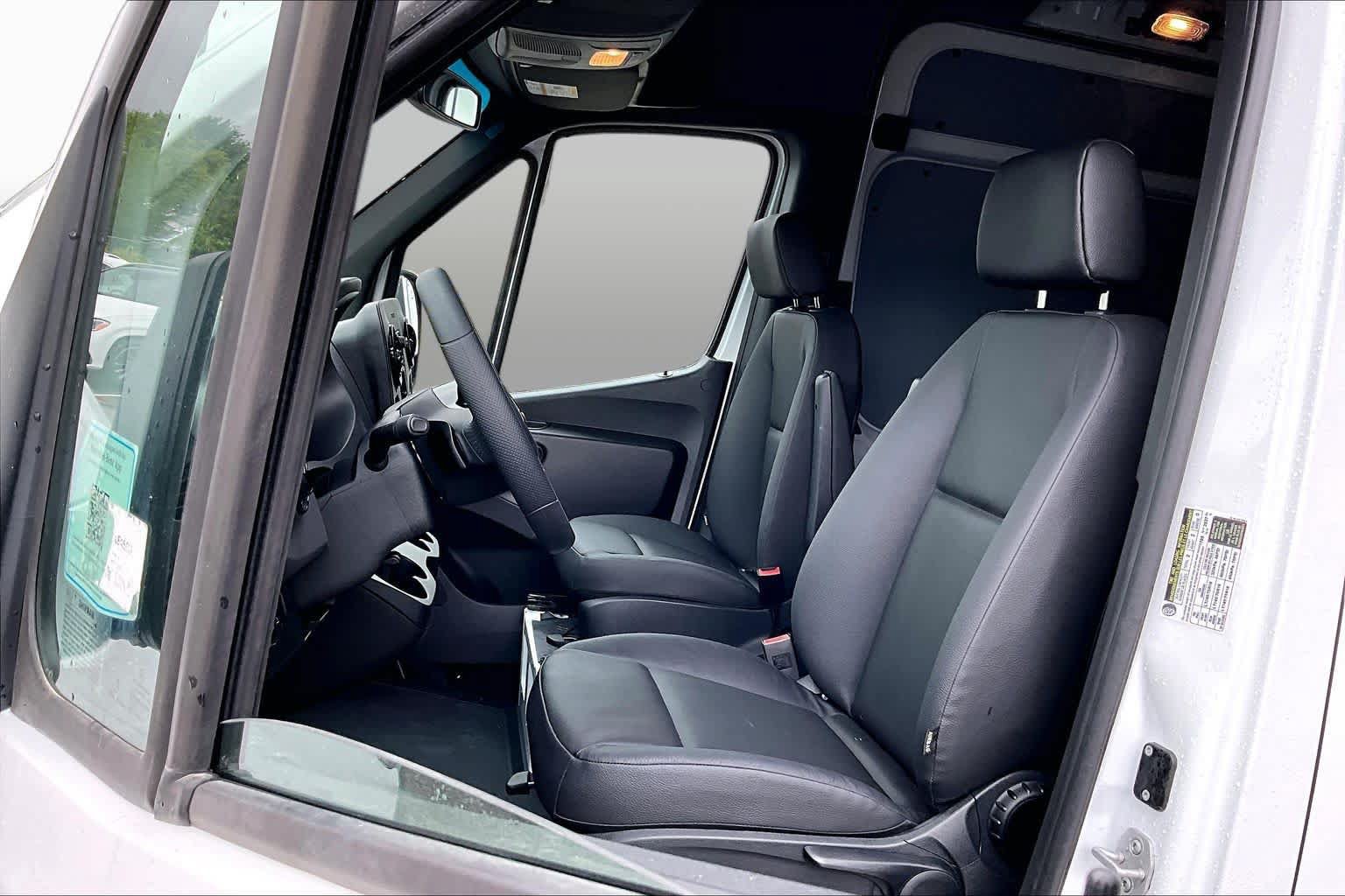 Used 2026 Mercedes-Benz Sprinter 2500 image 9